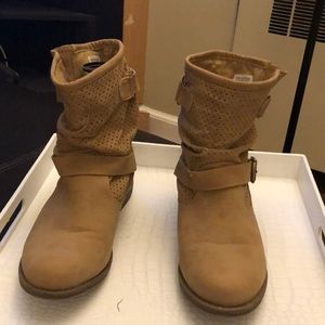 Skechers boots size 8
